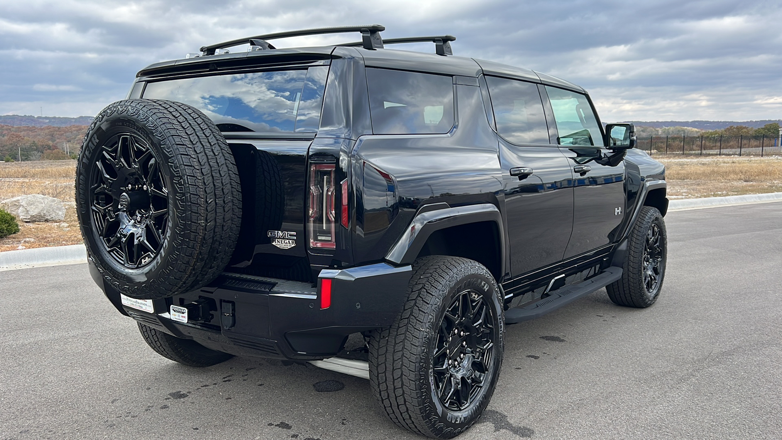 2025 GMC HUMMER EV SUV 2X 8