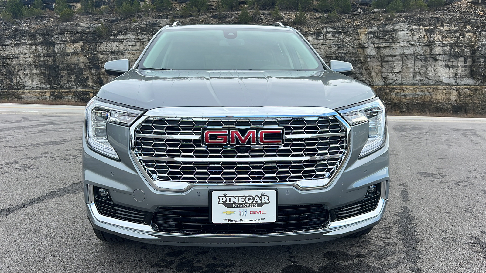 2024 GMC Terrain Denali 2