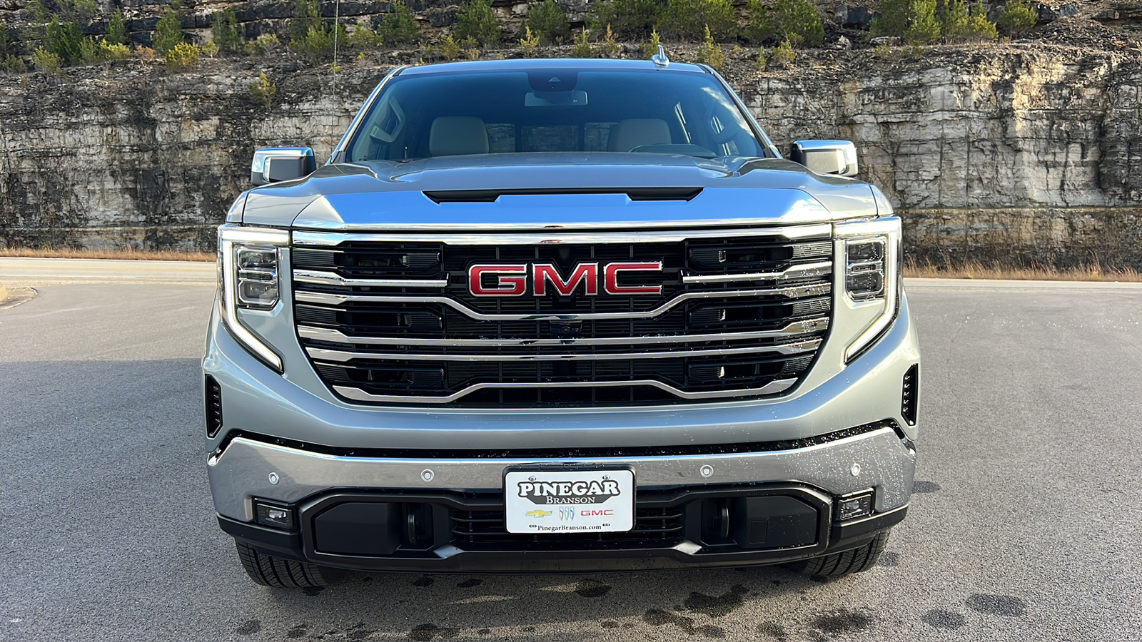 2025 GMC Sierra 1500 SLT 2