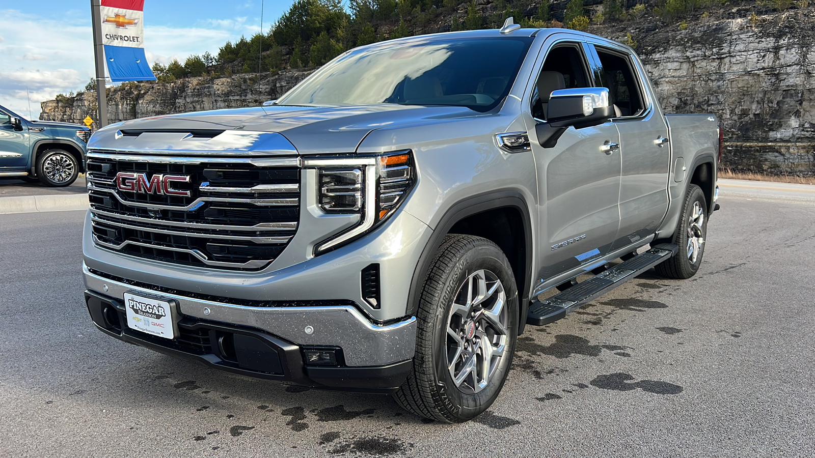 2025 GMC Sierra 1500 SLT 3