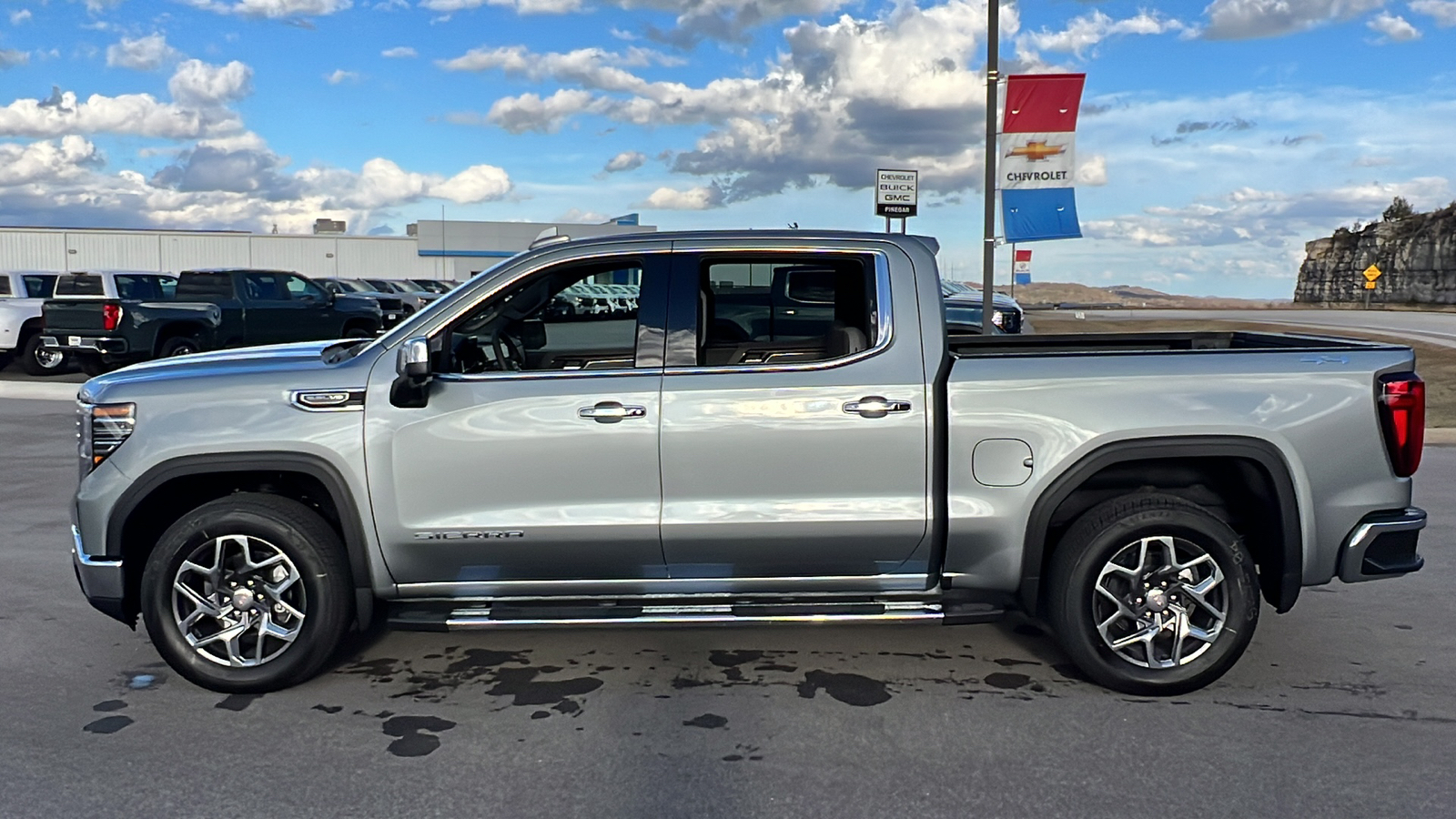 2025 GMC Sierra 1500 SLT 4