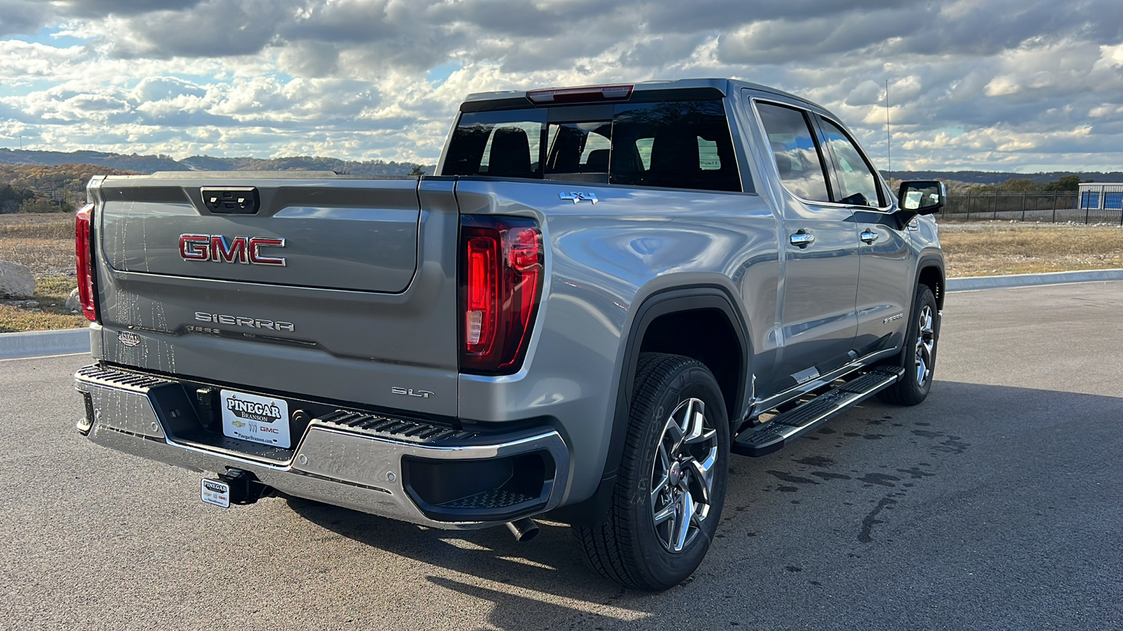 2025 GMC Sierra 1500 SLT 8