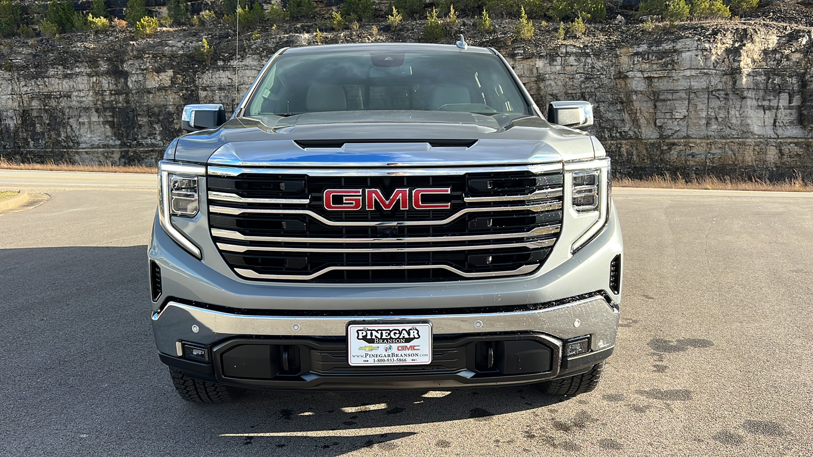 2025 GMC Sierra 1500 SLT 2