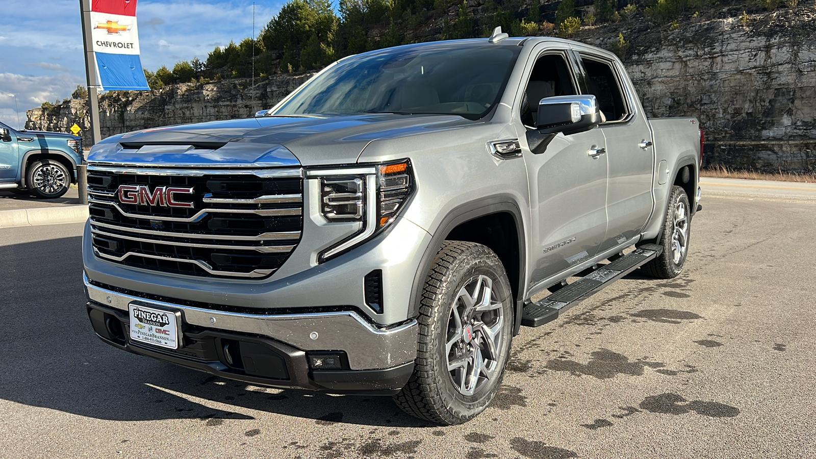 2025 GMC Sierra 1500 SLT 3