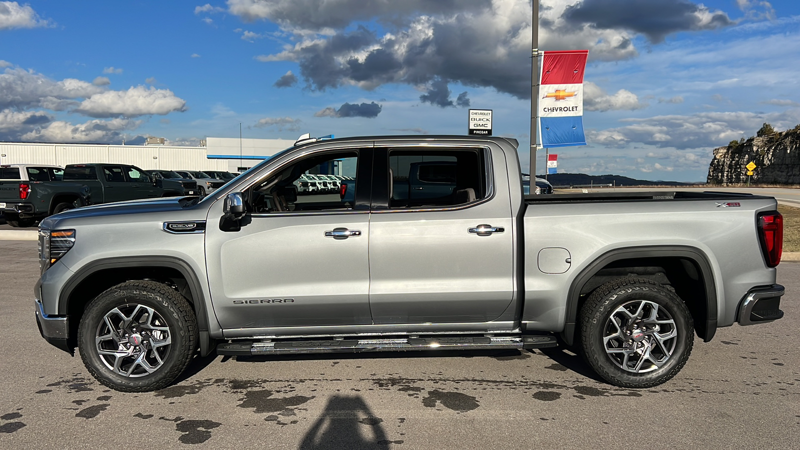 2025 GMC Sierra 1500 SLT 4