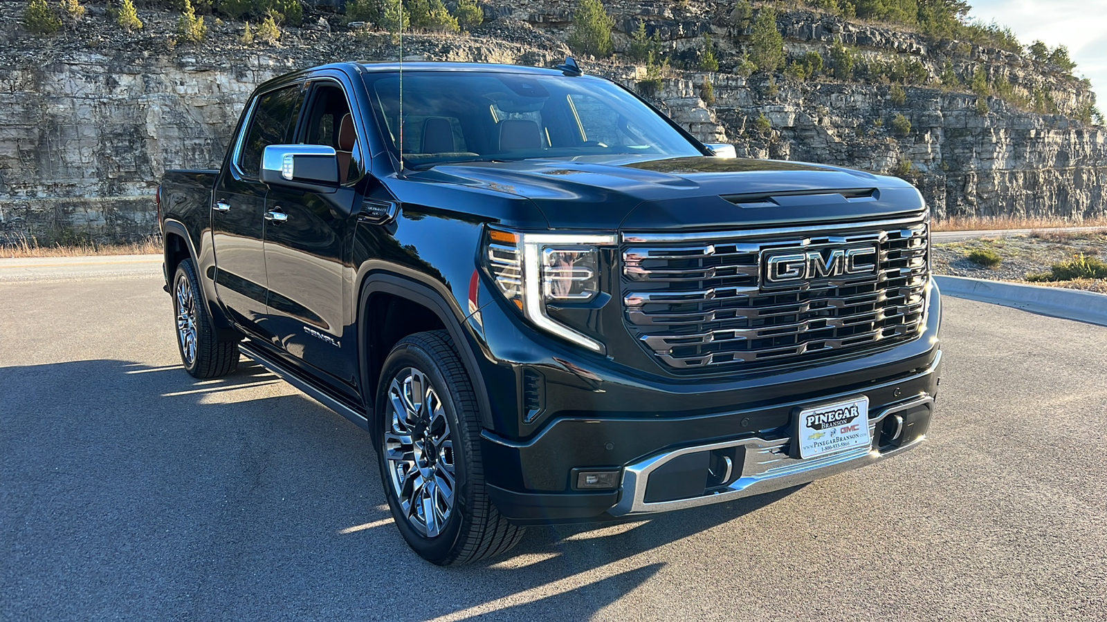 2024 GMC Acadia AWD Denali 1