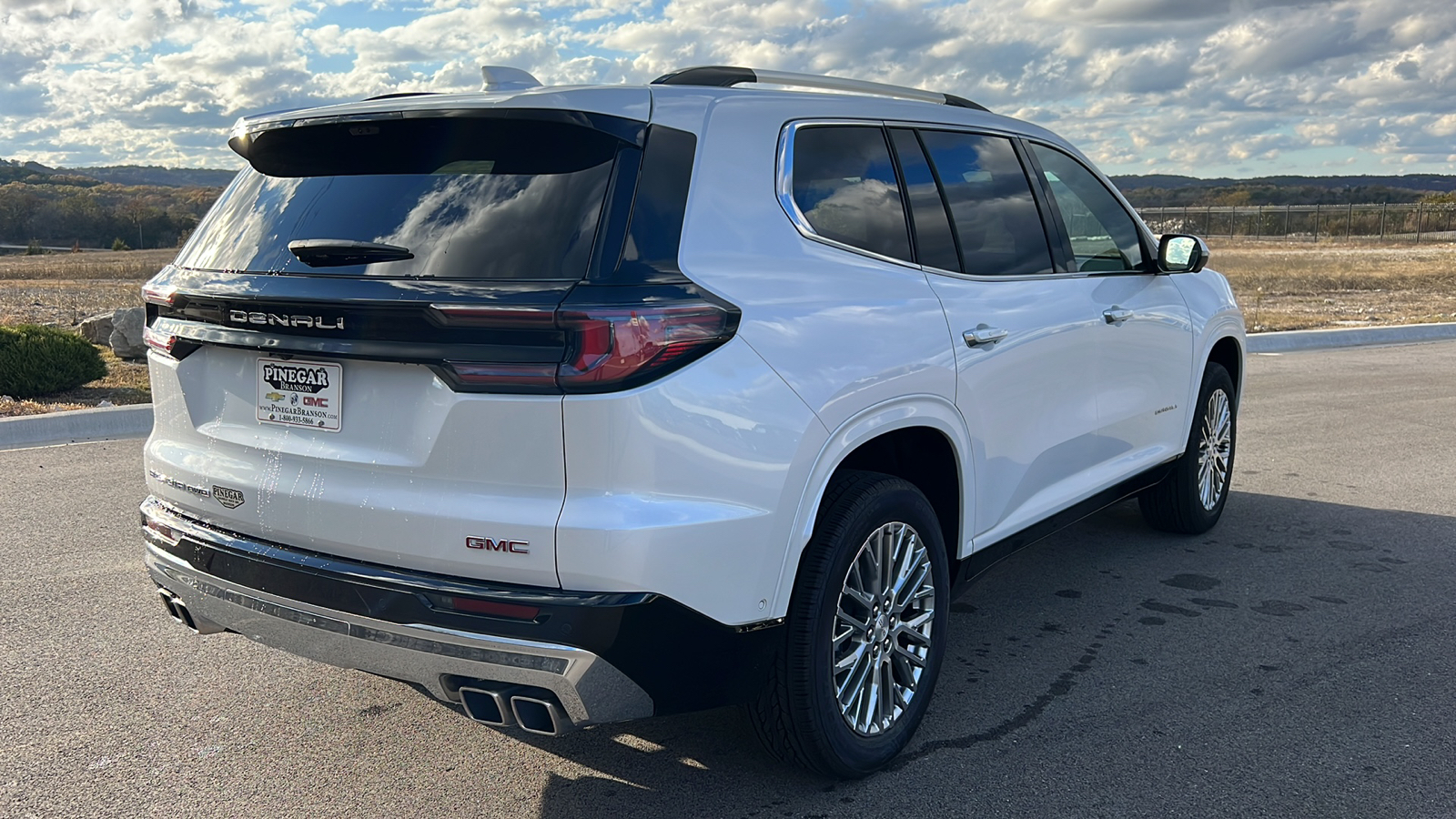 2024 GMC Acadia AWD Denali 8