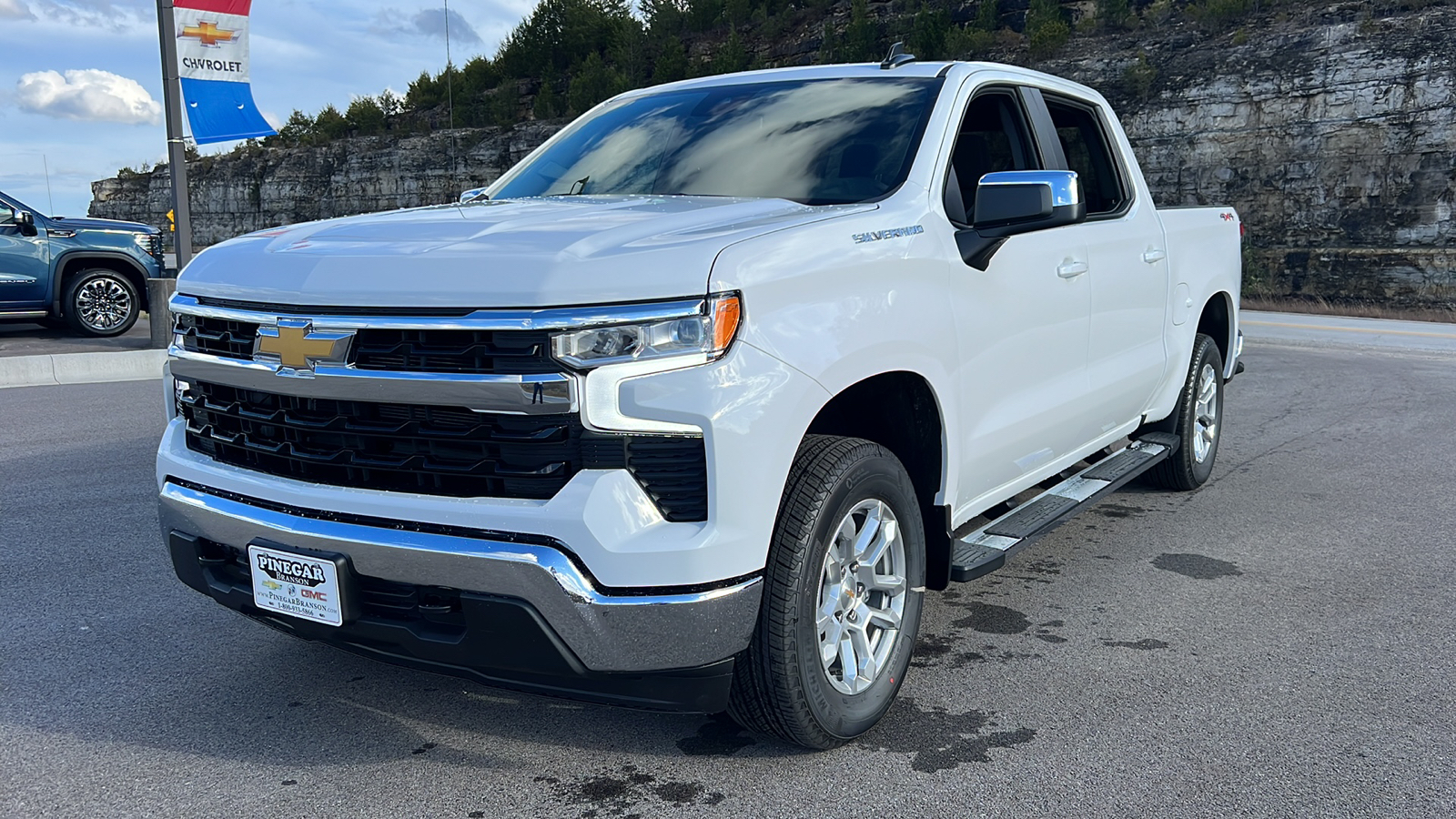 2025 Chevrolet Silverado 1500 LT 3