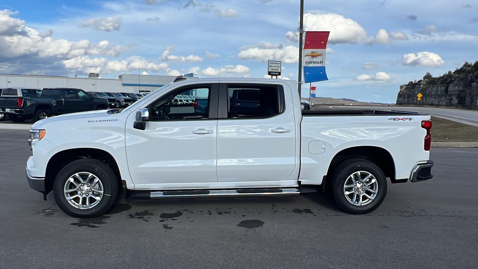 2025 Chevrolet Silverado 1500 LT 4