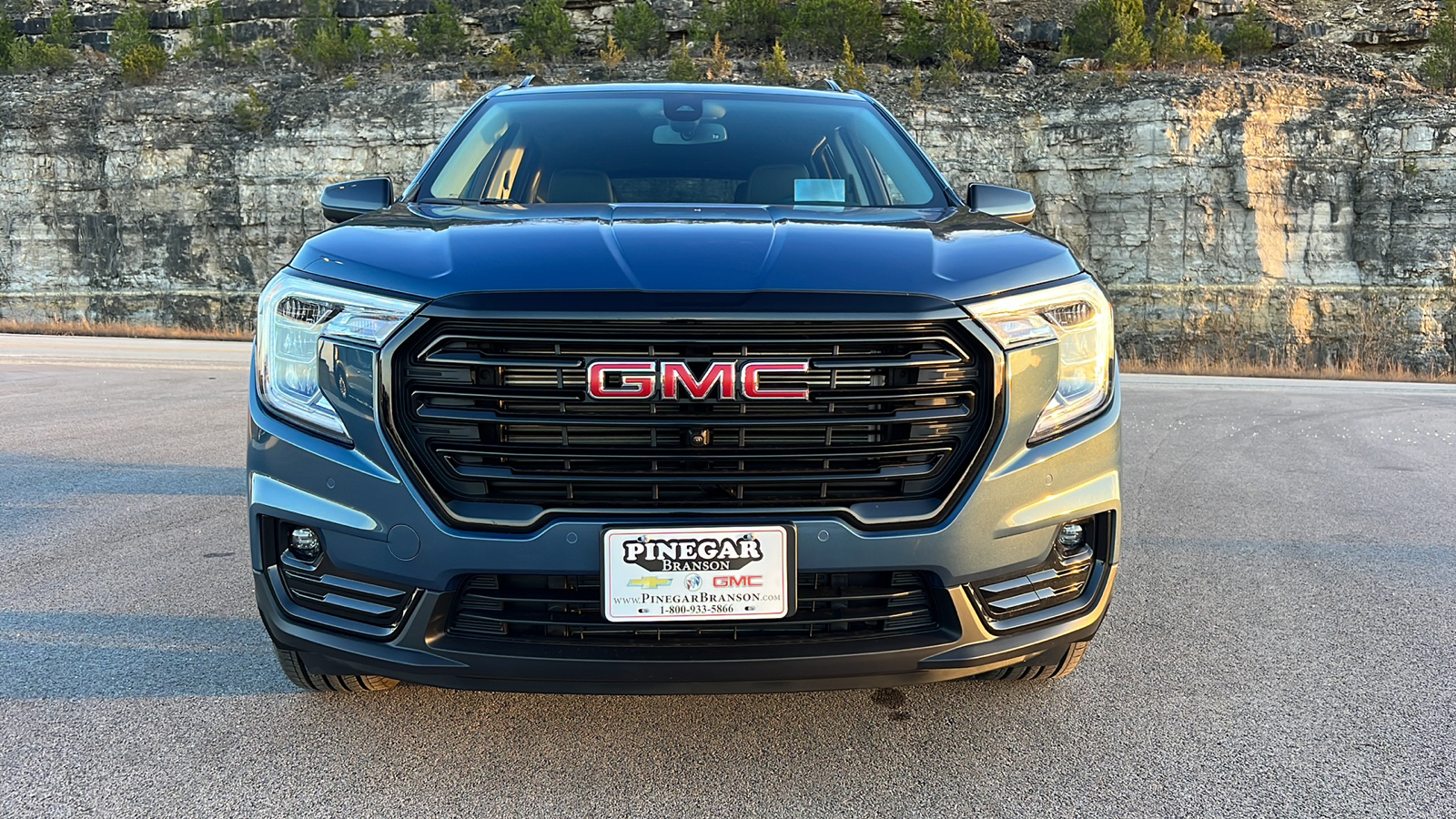 2024 GMC Terrain SLT 2