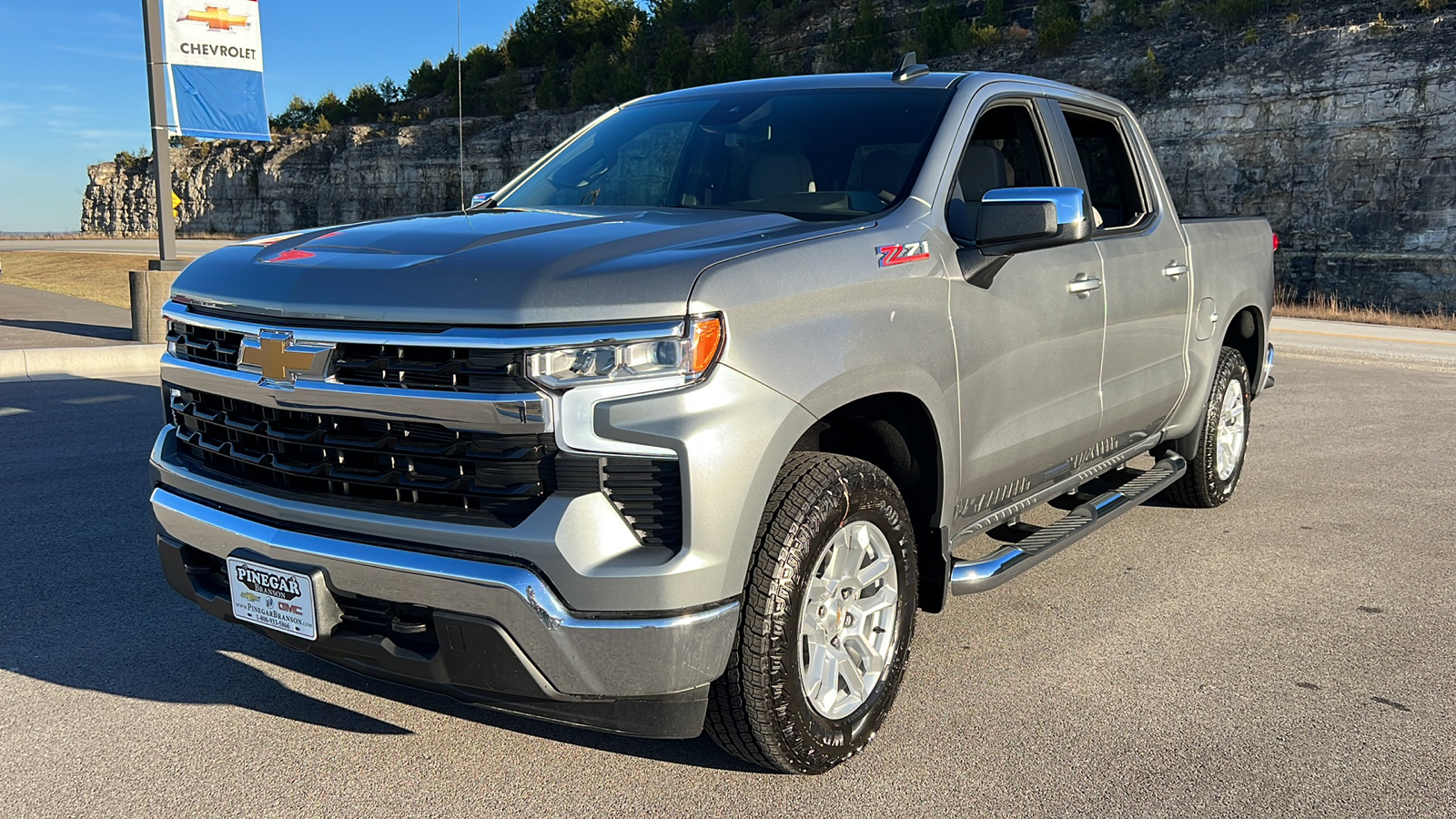 2025 Chevrolet Silverado 1500 LT 3