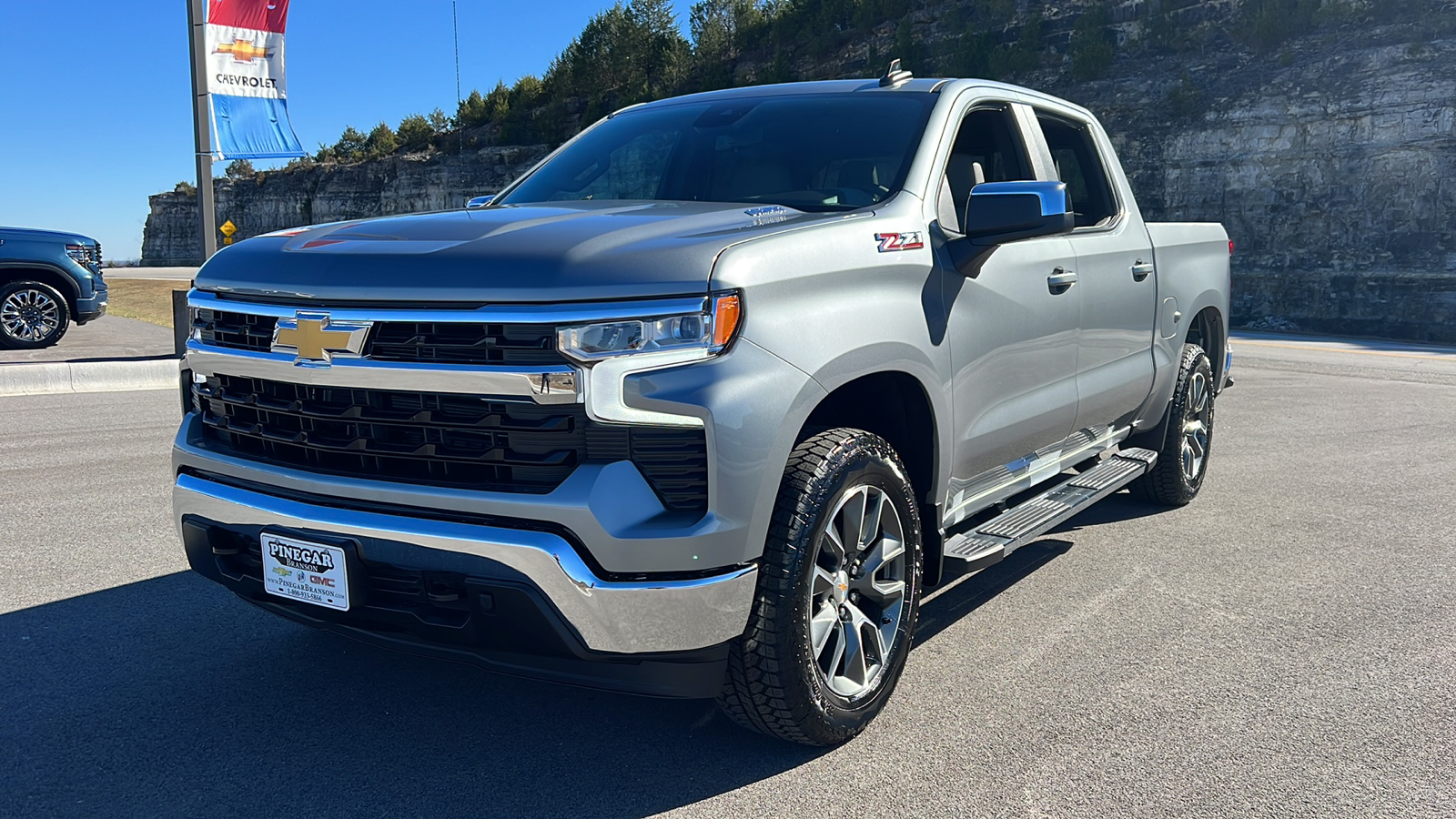 2025 Chevrolet Silverado 1500 LT 3