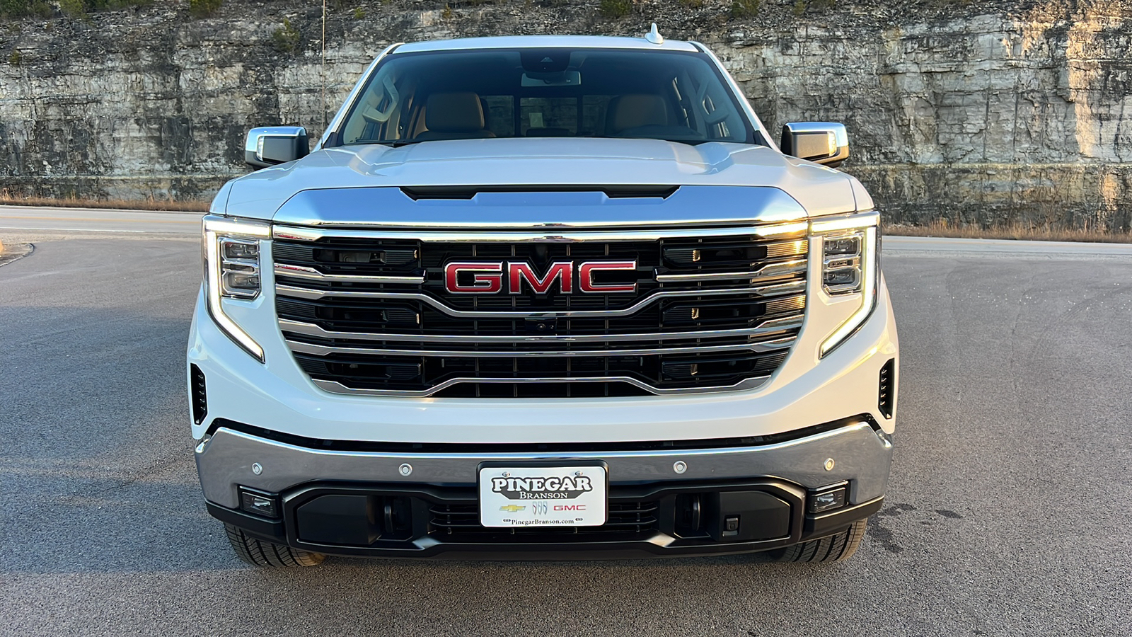 2025 GMC Sierra 1500 SLT 2