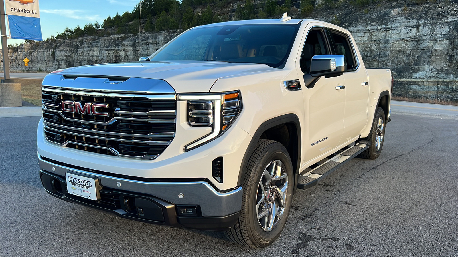 2025 GMC Sierra 1500 SLT 3