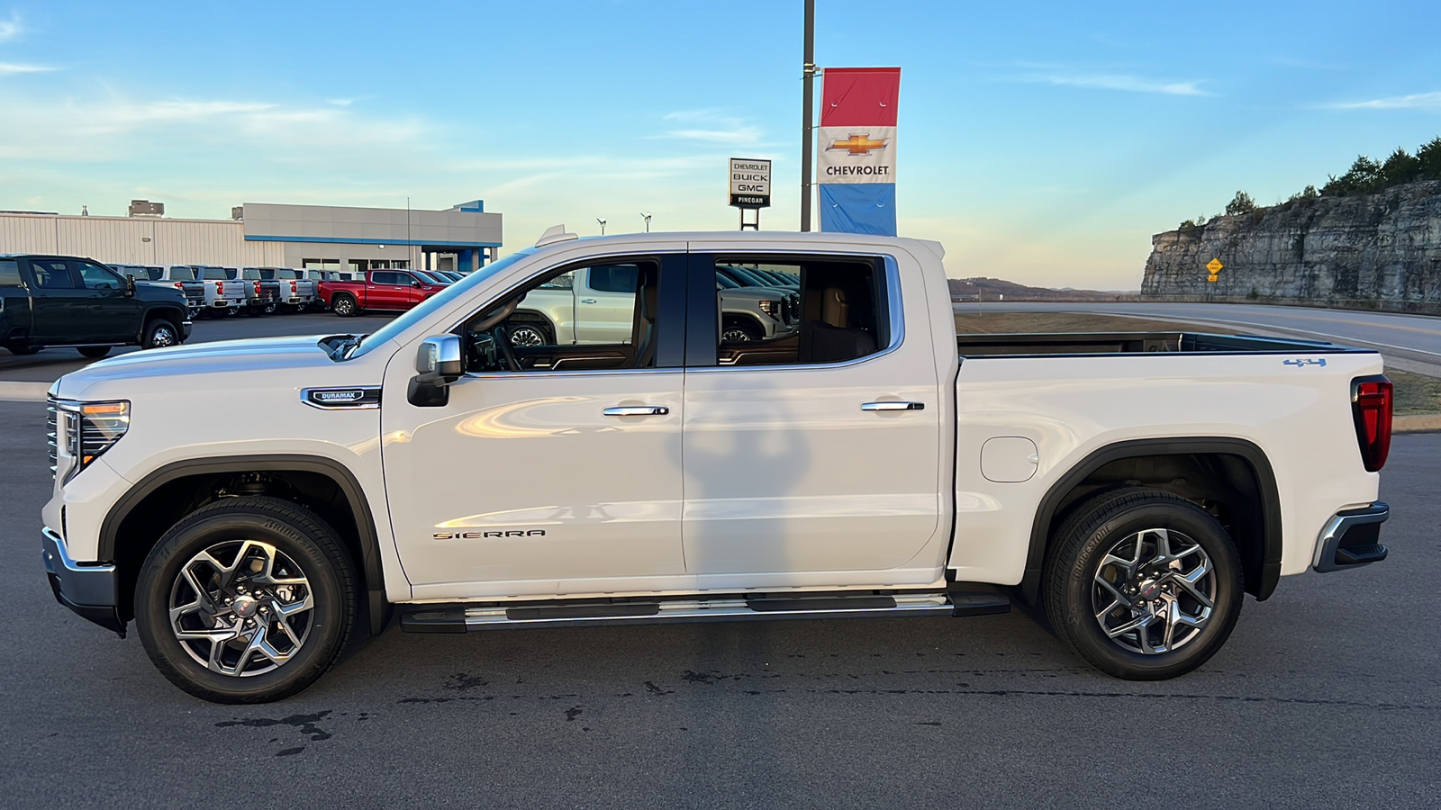 2025 GMC Sierra 1500 SLT 4