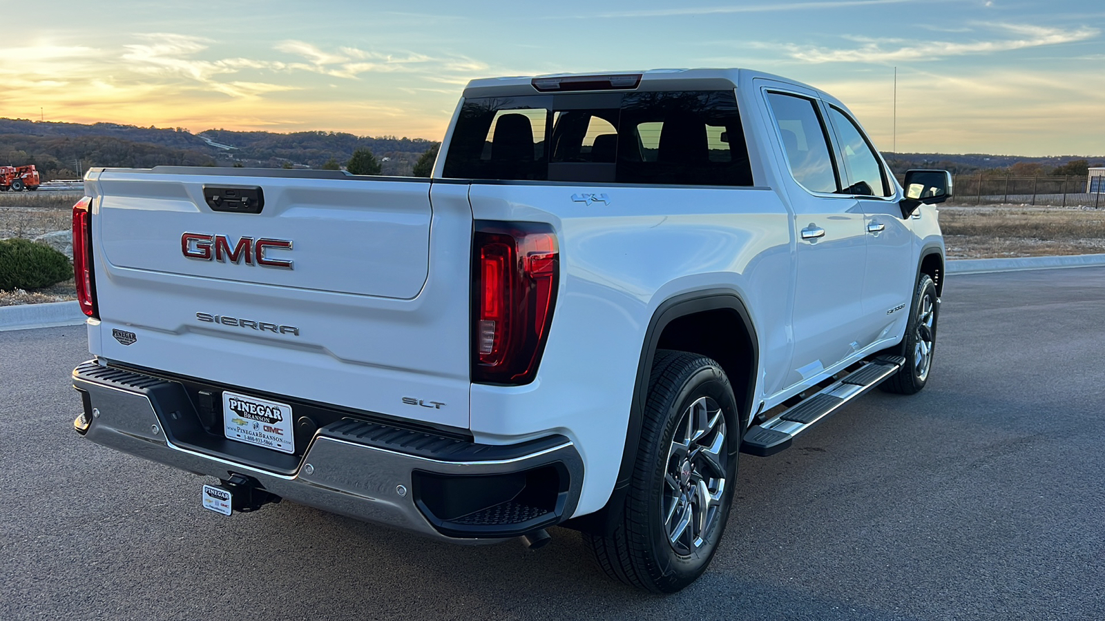 2025 GMC Sierra 1500 SLT 8