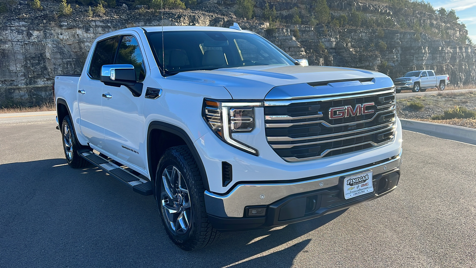 2025 GMC Sierra 1500 SLT 1