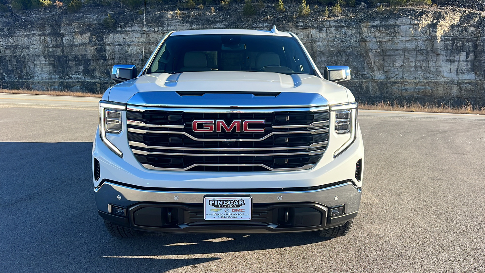 2025 GMC Sierra 1500 SLT 2