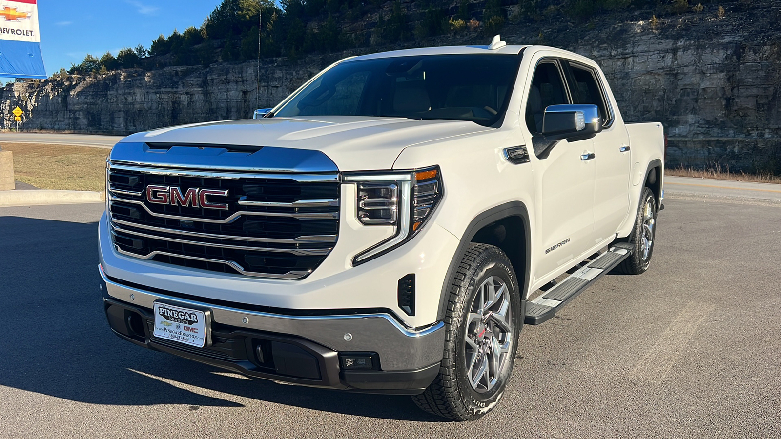 2025 GMC Sierra 1500 SLT 3