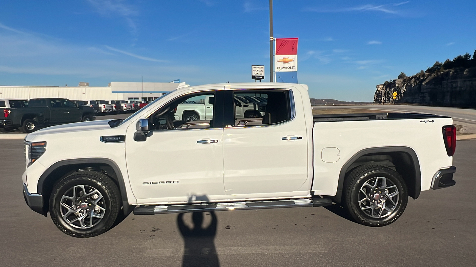 2025 GMC Sierra 1500 SLT 4