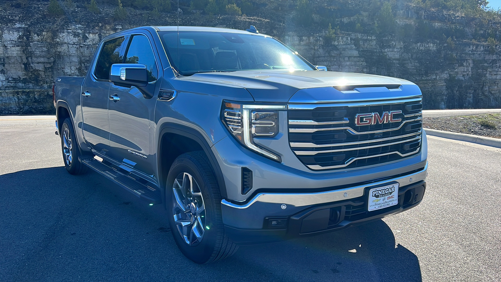 2025 GMC Sierra 1500 SLT 1