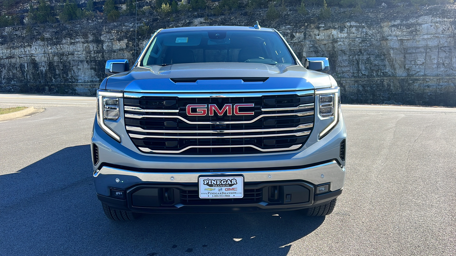 2025 GMC Sierra 1500 SLT 2