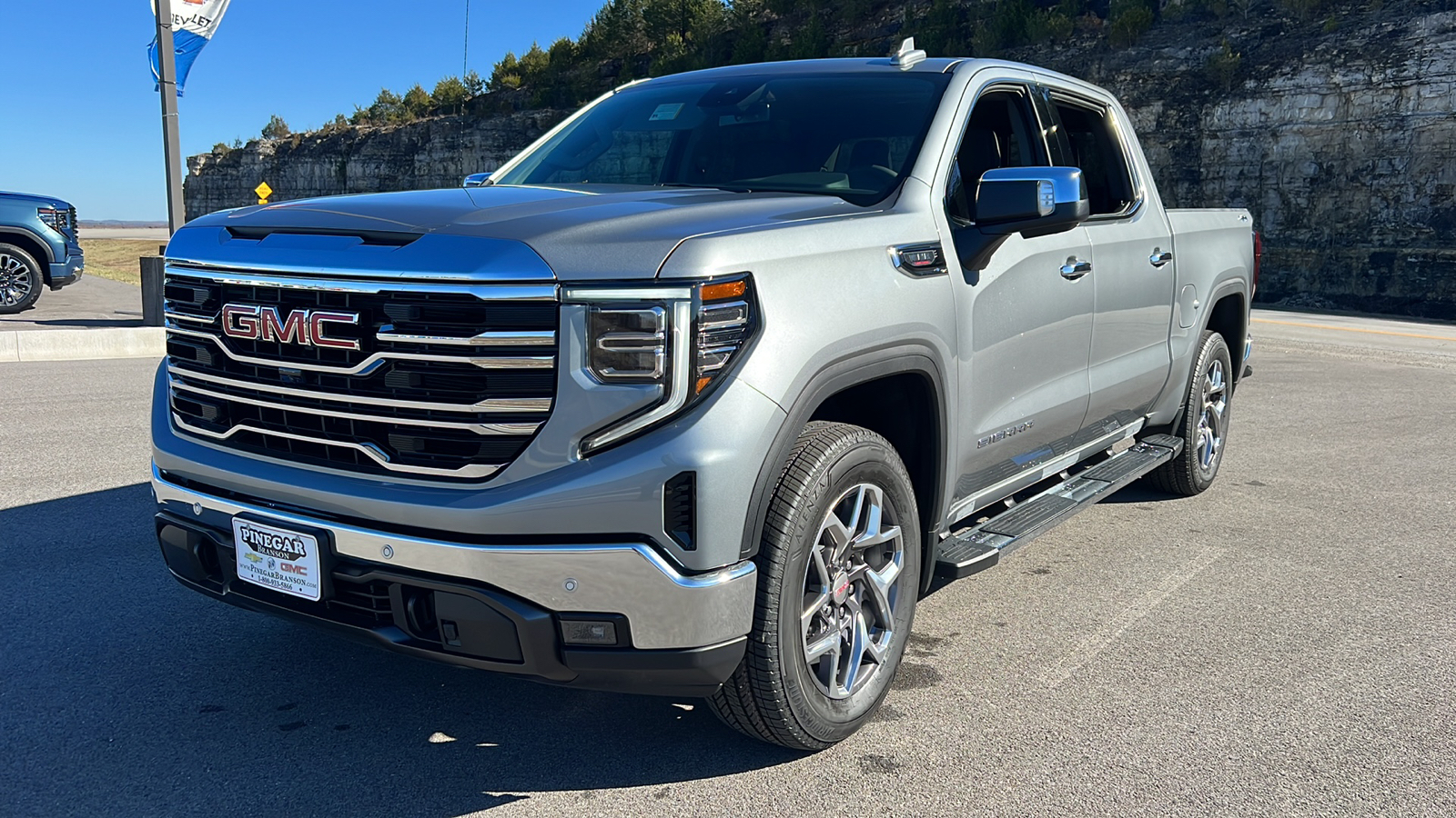 2025 GMC Sierra 1500 SLT 3