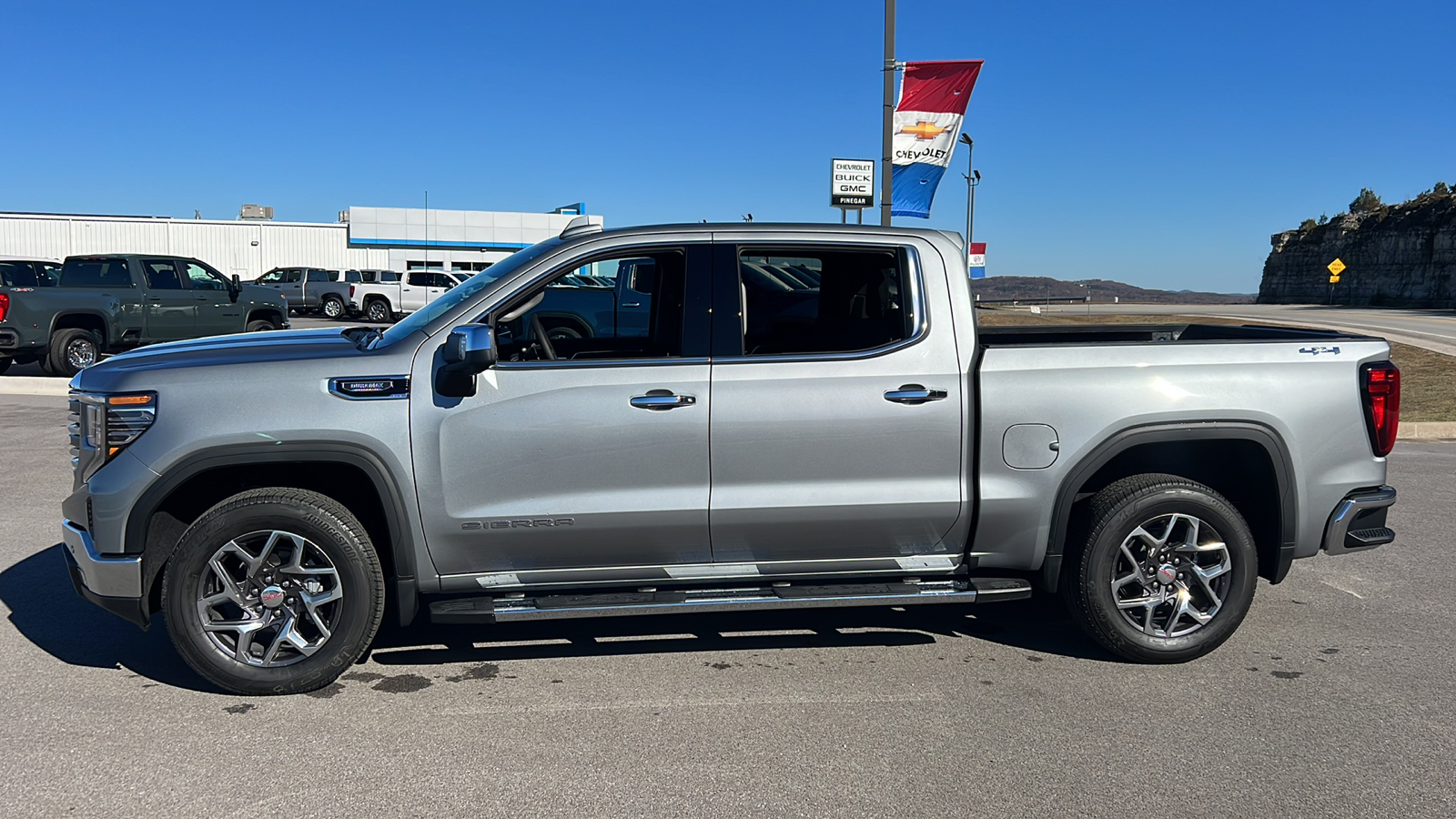 2025 GMC Sierra 1500 SLT 4