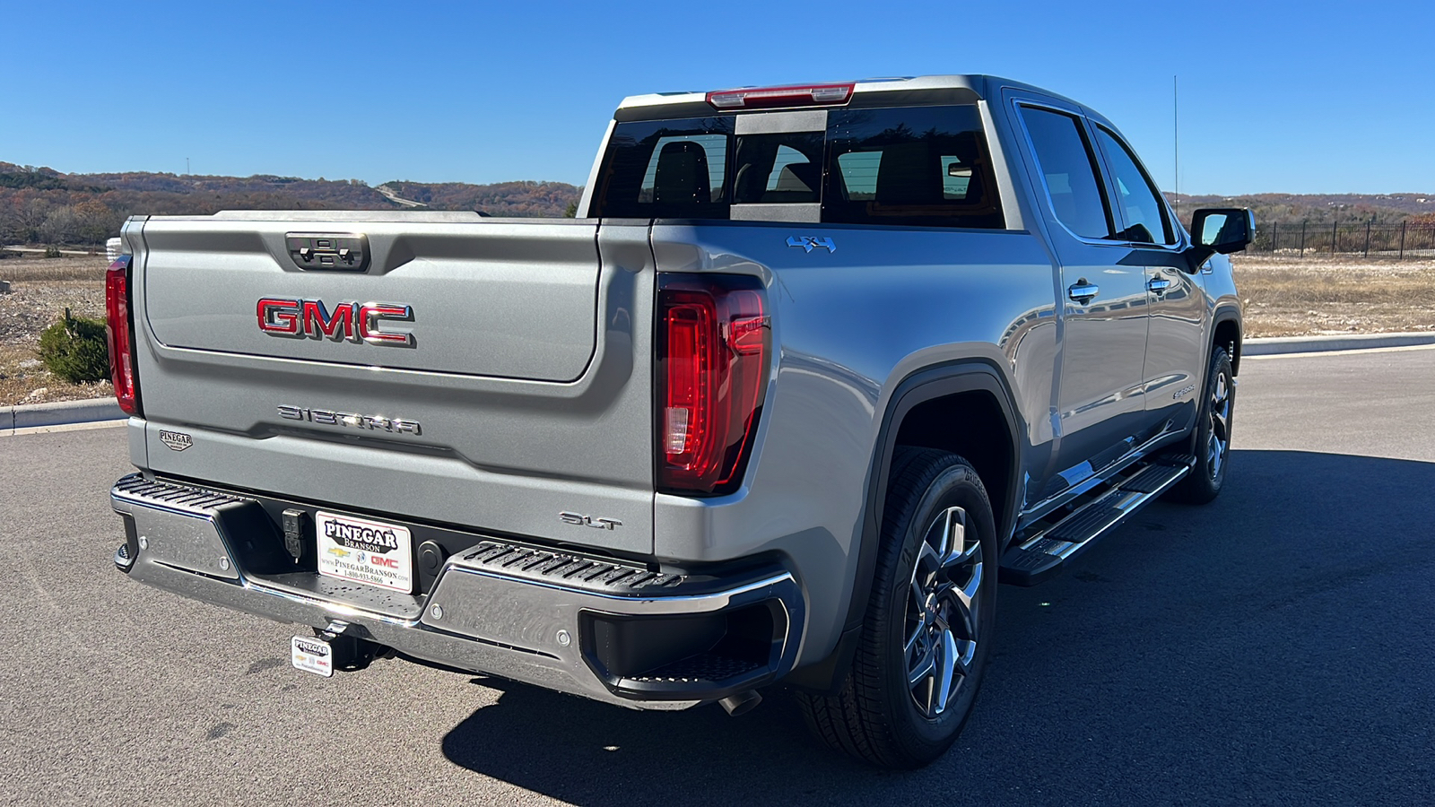 2025 GMC Sierra 1500 SLT 8