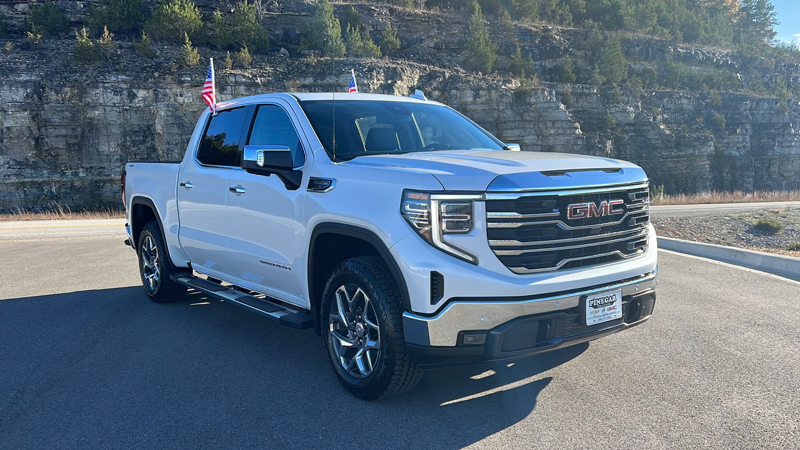 2025 GMC Sierra 1500 SLT 1