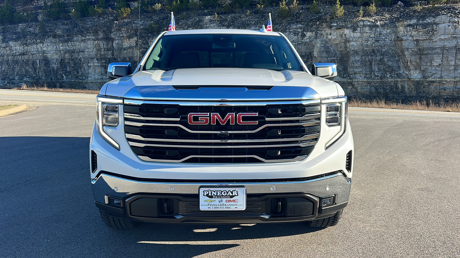 2025 GMC Sierra 1500 SLT 2