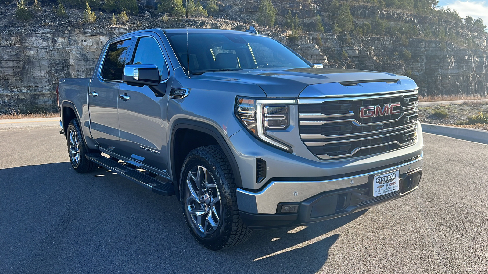 2025 GMC Sierra 1500 SLT 1