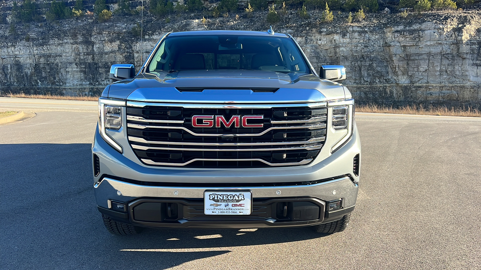 2025 GMC Sierra 1500 SLT 2