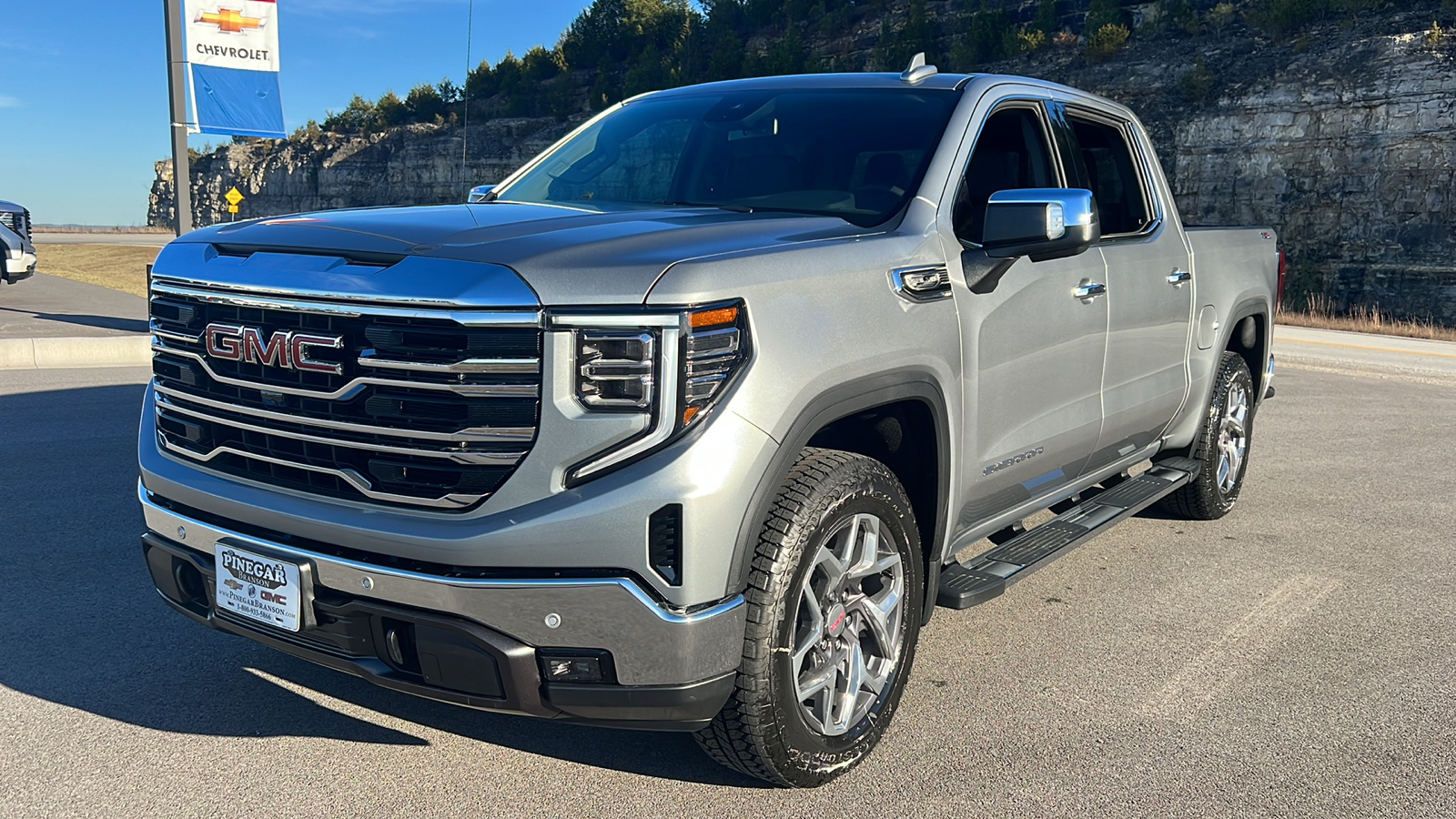 2025 GMC Sierra 1500 SLT 3