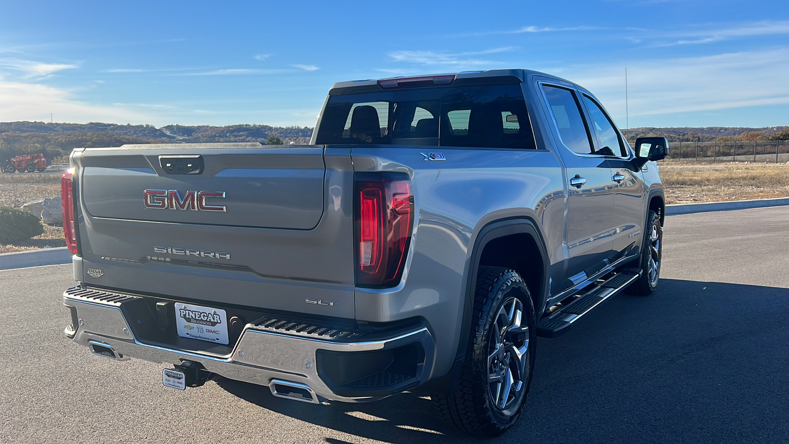 2025 GMC Sierra 1500 SLT 8