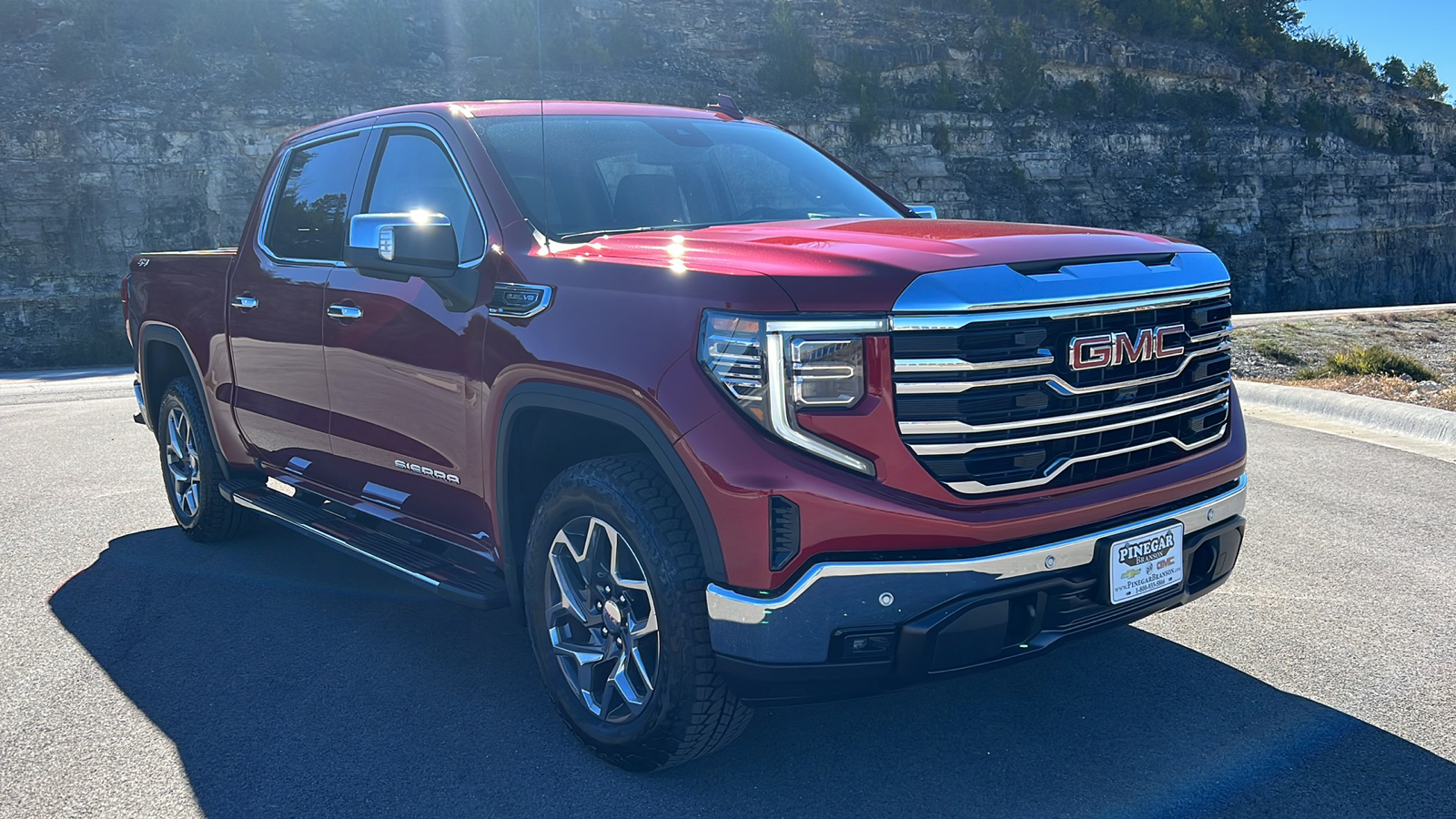 2025 GMC Sierra 1500 SLT 1