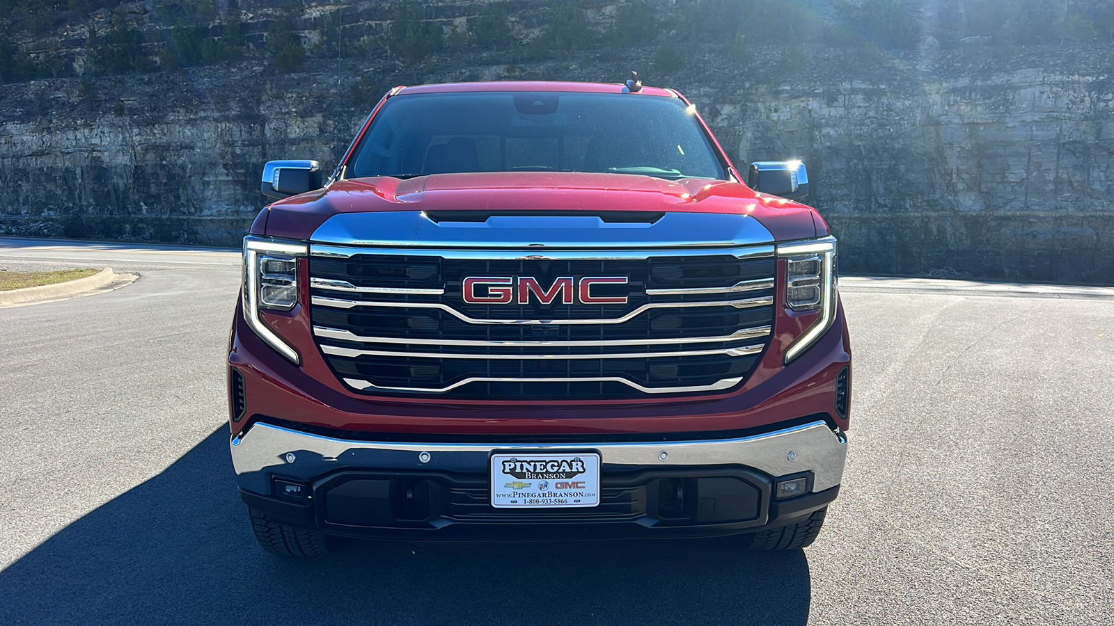 2025 GMC Sierra 1500 SLT 2