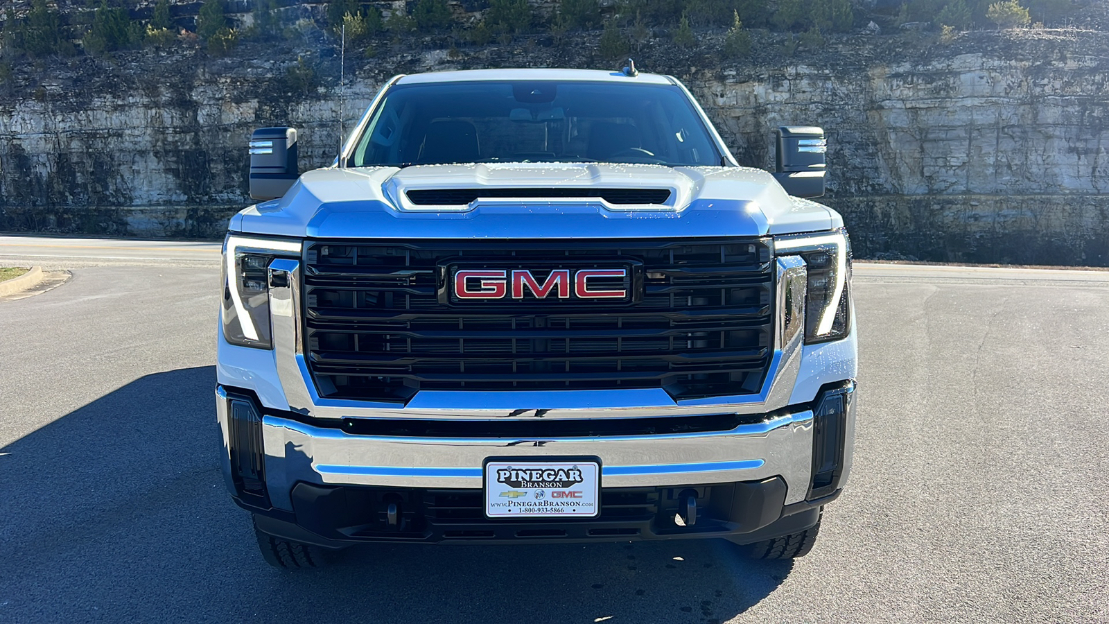 2025 GMC Sierra 2500HD Pro 2