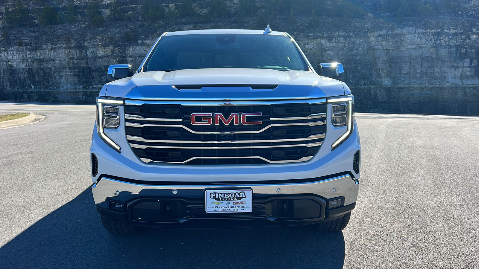 2025 GMC Sierra 1500 SLT 2