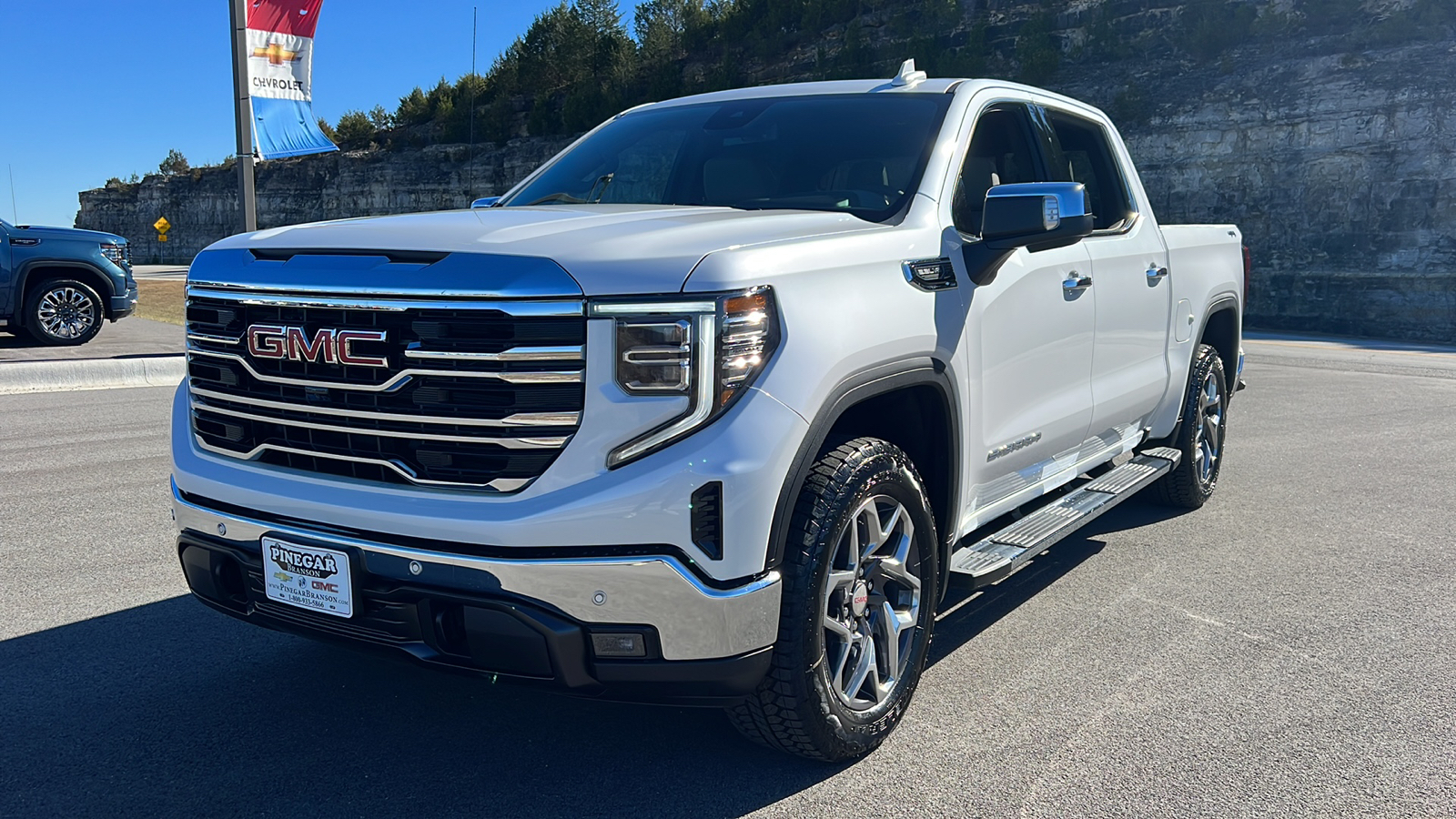 2025 GMC Sierra 1500 SLT 3