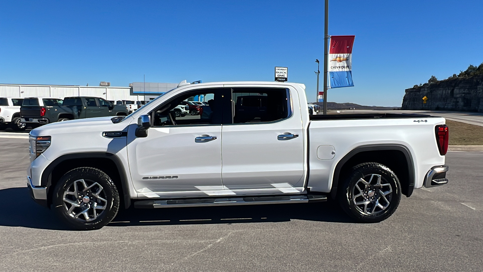 2025 GMC Sierra 1500 SLT 4