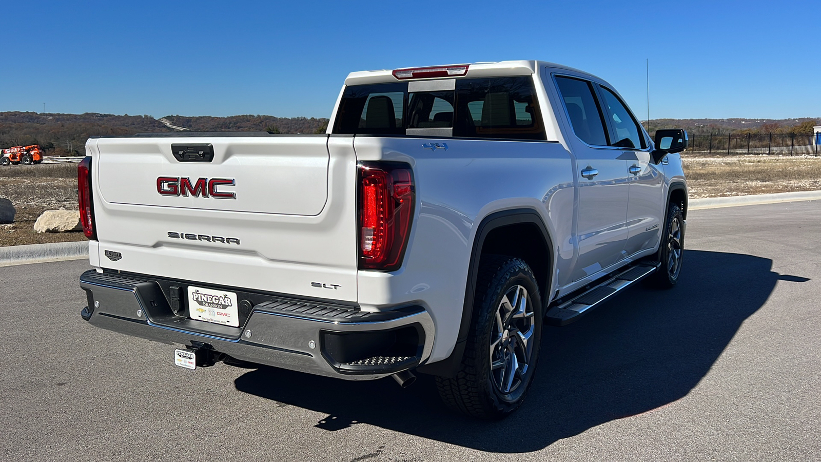 2025 GMC Sierra 1500 SLT 8