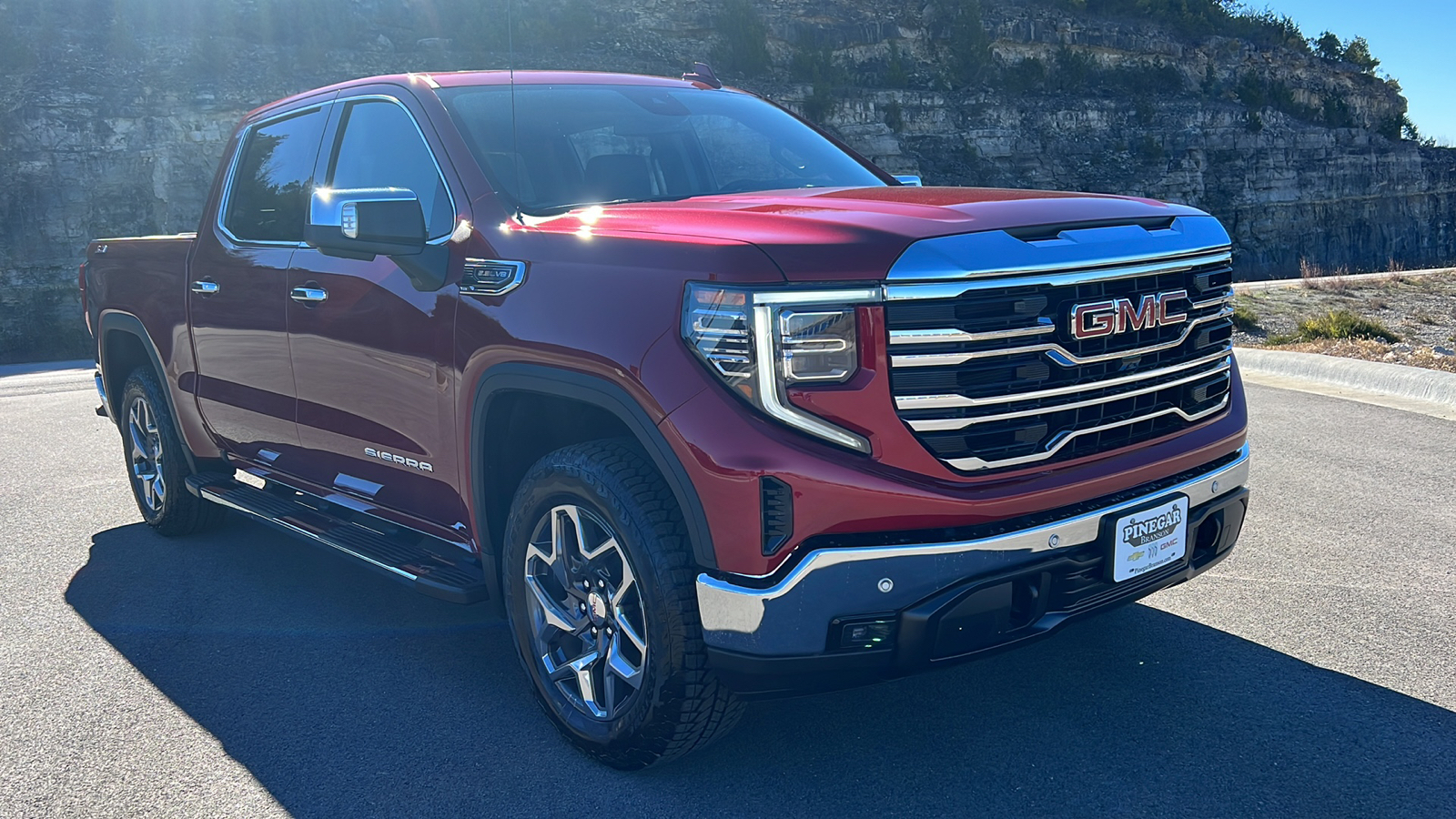 2025 GMC Sierra 1500 SLT 1