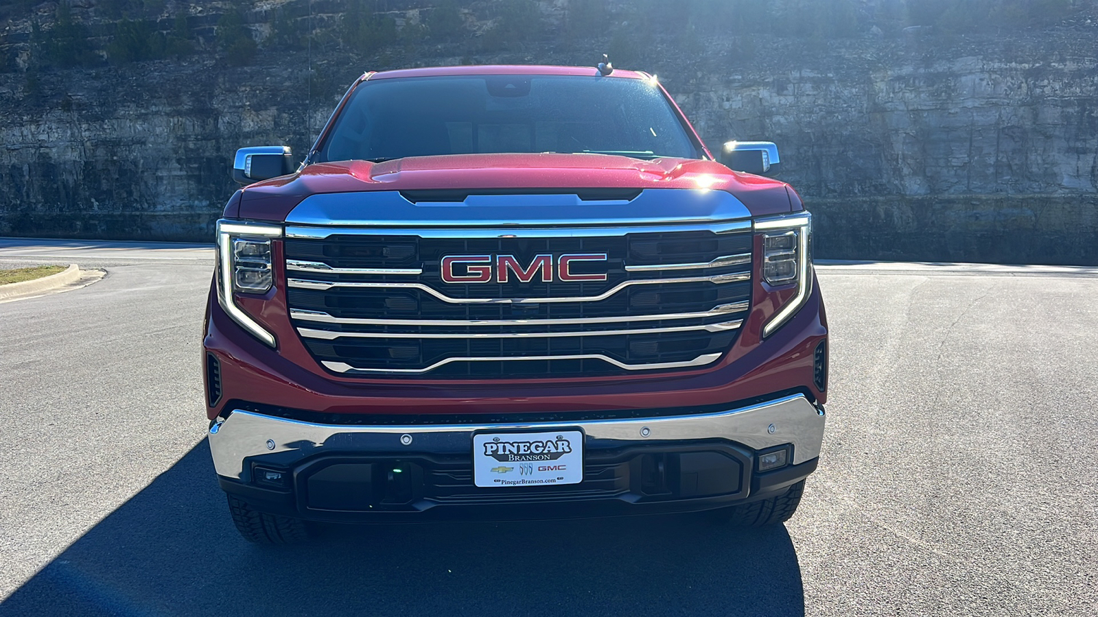 2025 GMC Sierra 1500 SLT 2