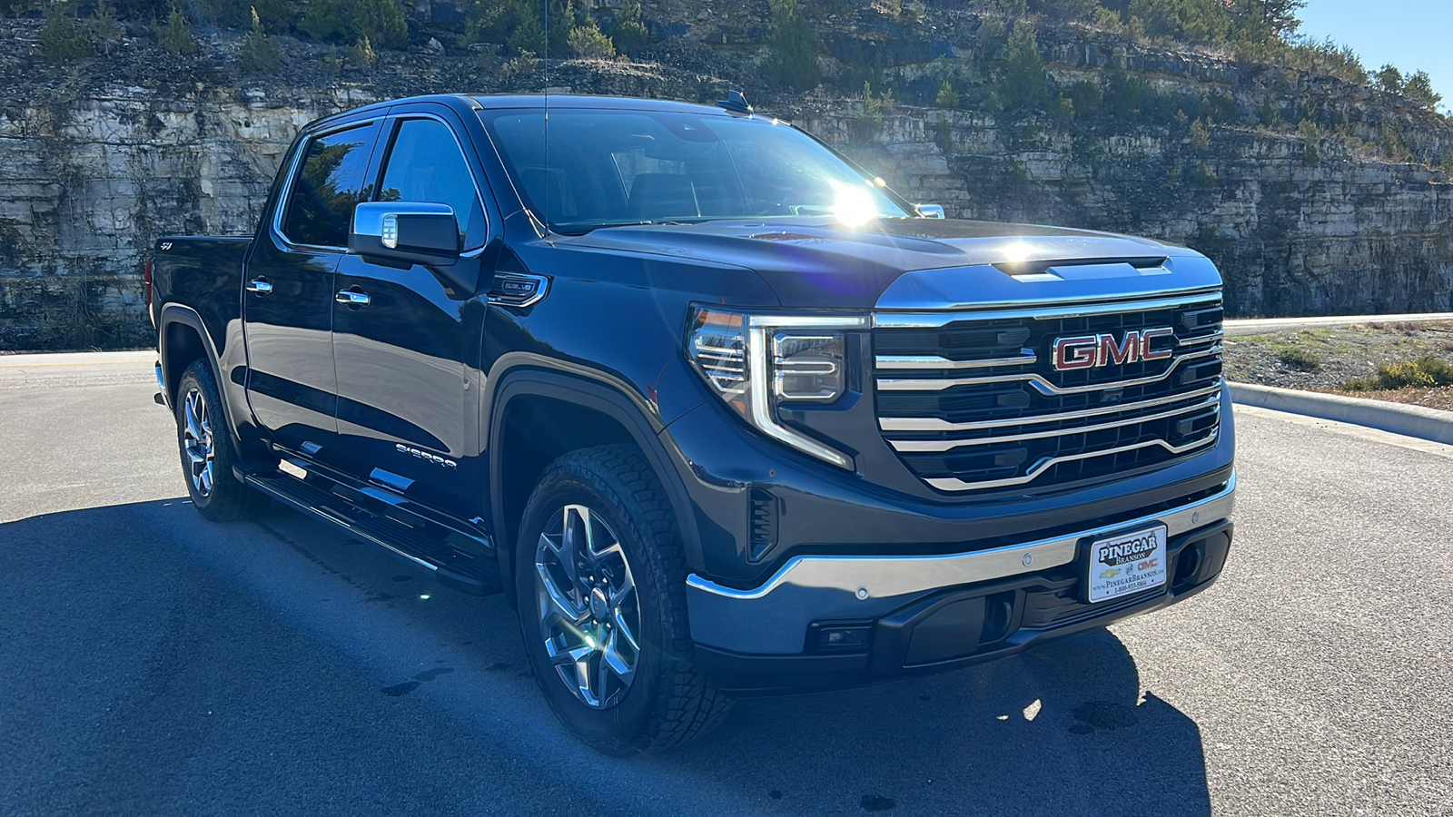 2025 GMC Sierra 1500 SLT 1