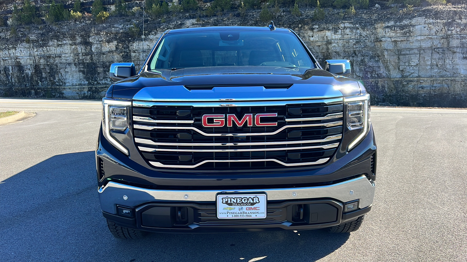 2025 GMC Sierra 1500 SLT 2