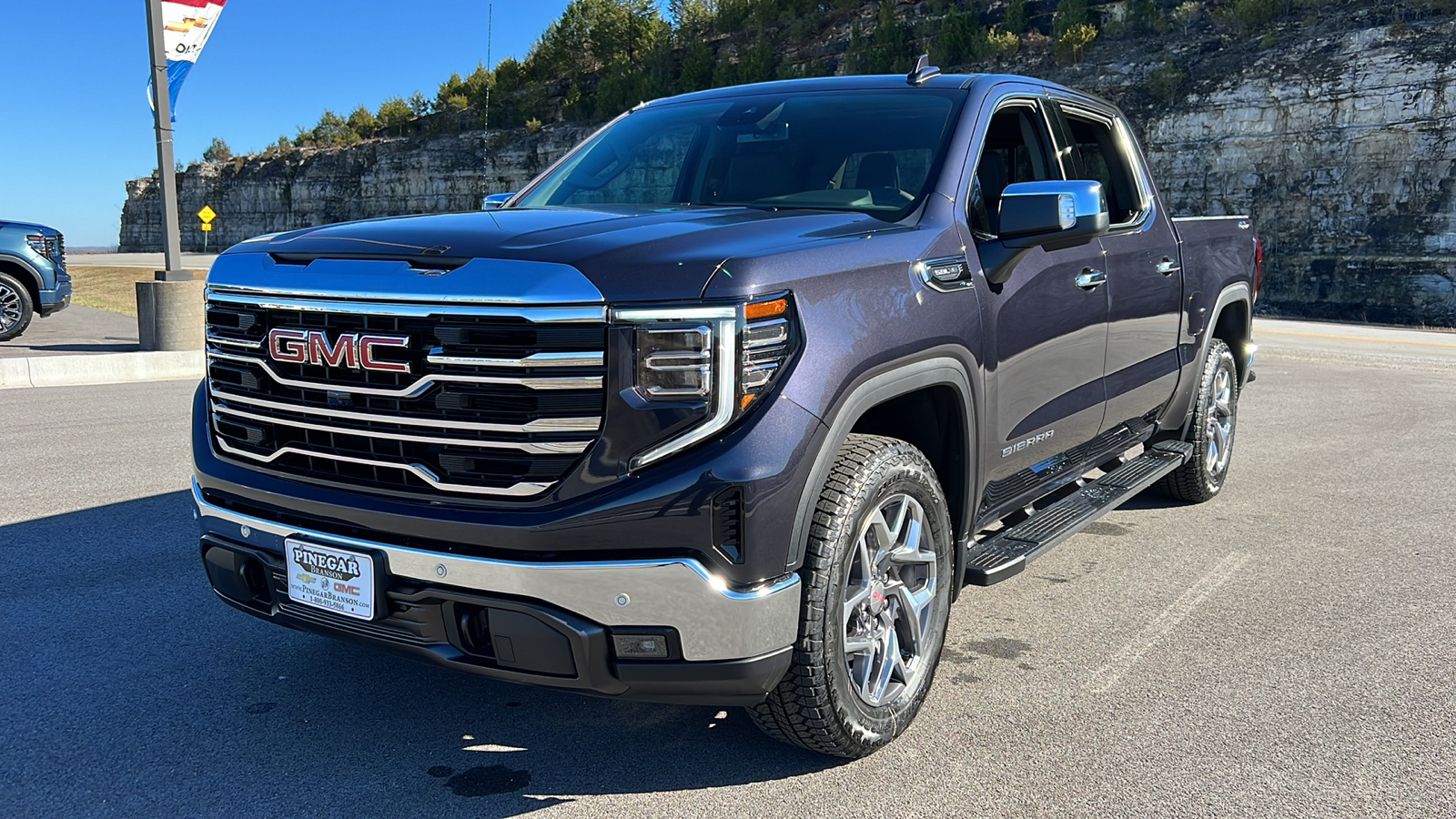 2025 GMC Sierra 1500 SLT 3