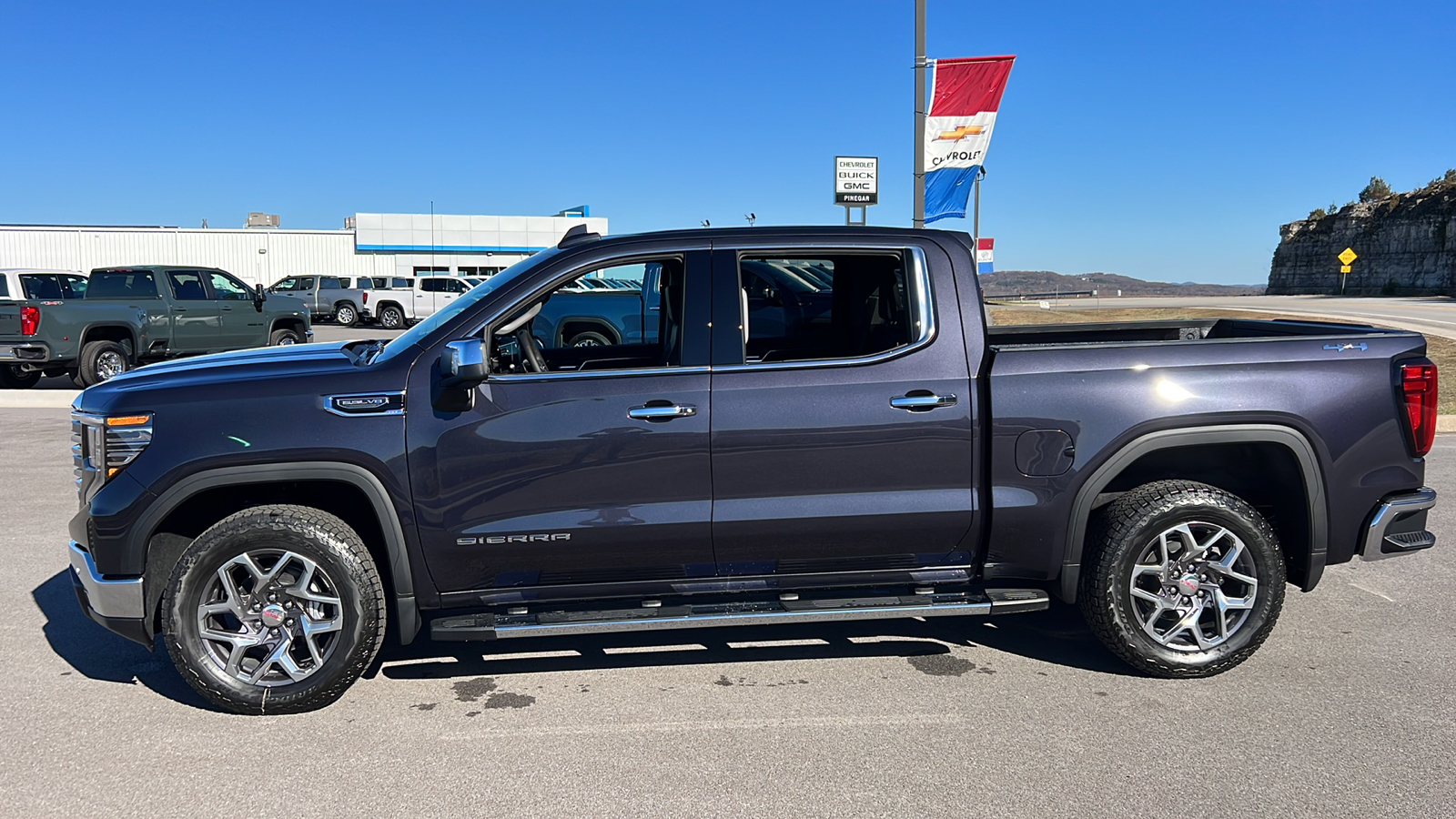 2025 GMC Sierra 1500 SLT 4