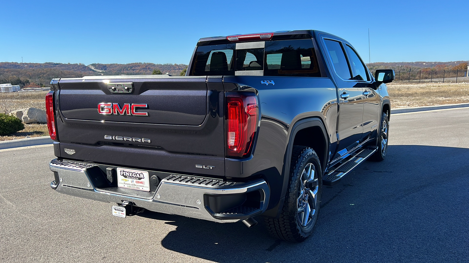 2025 GMC Sierra 1500 SLT 8