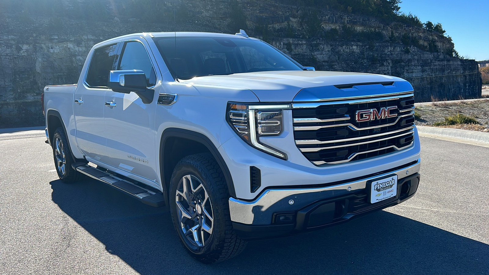 2025 GMC Sierra 1500 SLT 1